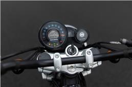 Royal Enfield Super Meteor 650 instrument cluster looks similar to the Meteor 350's unit.